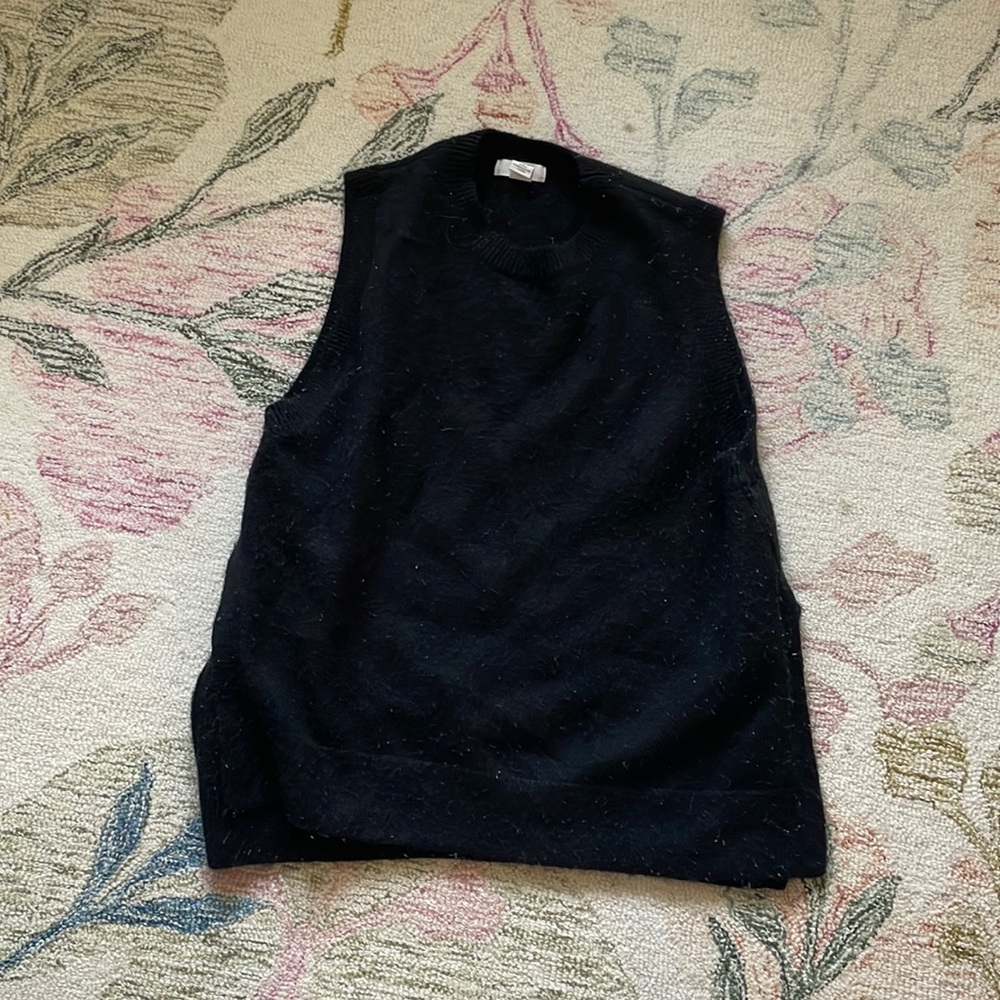 Medium black short sleeve sweater